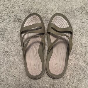 CROCS Green Sandals Lightweight Slip-On Comfort